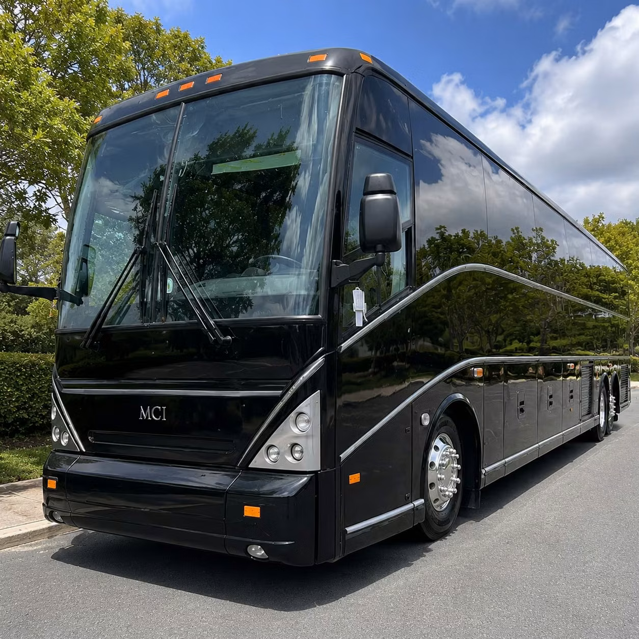 employee shuttle bus services for columbus businesses and campuses